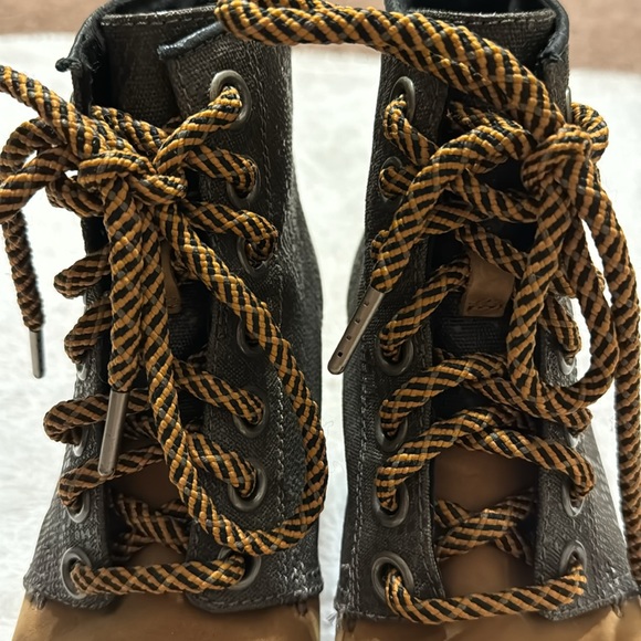 EUC Sorel 1964 Premium Wedge Booties Elk Grey Faux Snakeskin Waterproof Leather - Picture 5 of 9